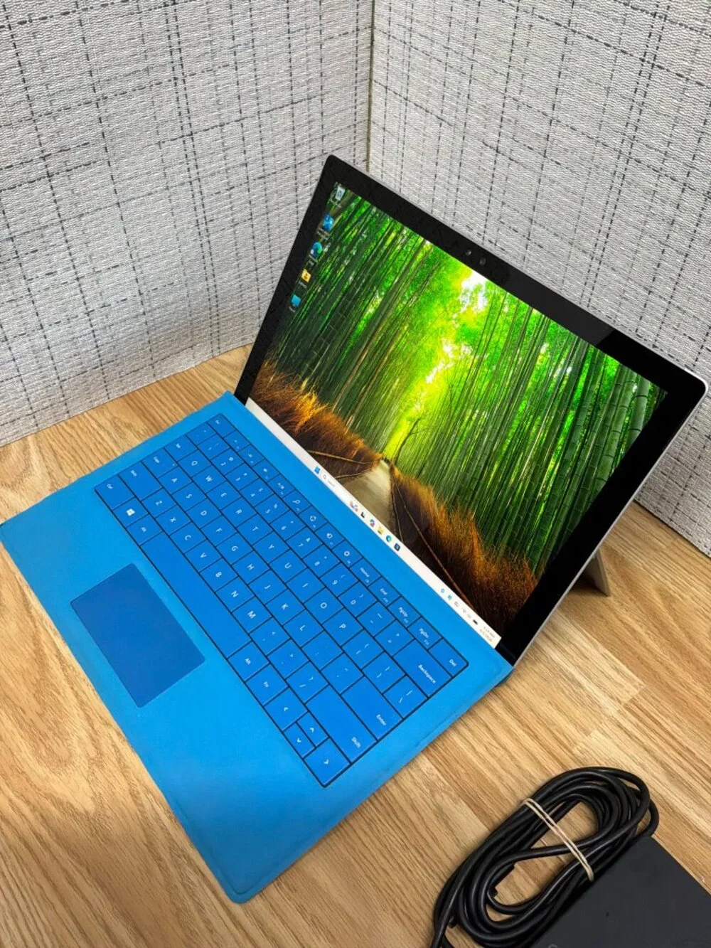 Microsoft Surface Pro 4 i5-6300U 4GB RAM 128GB SSD 12.3